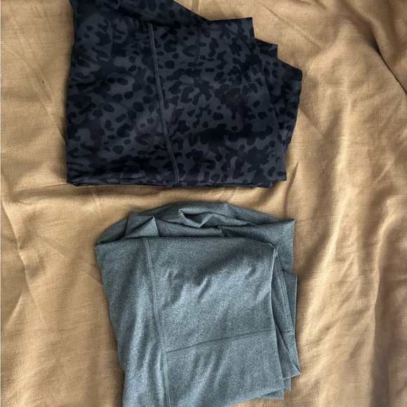 Old Navy Black leopard and Gray Leggings Set- size L - Picture 1 of 2